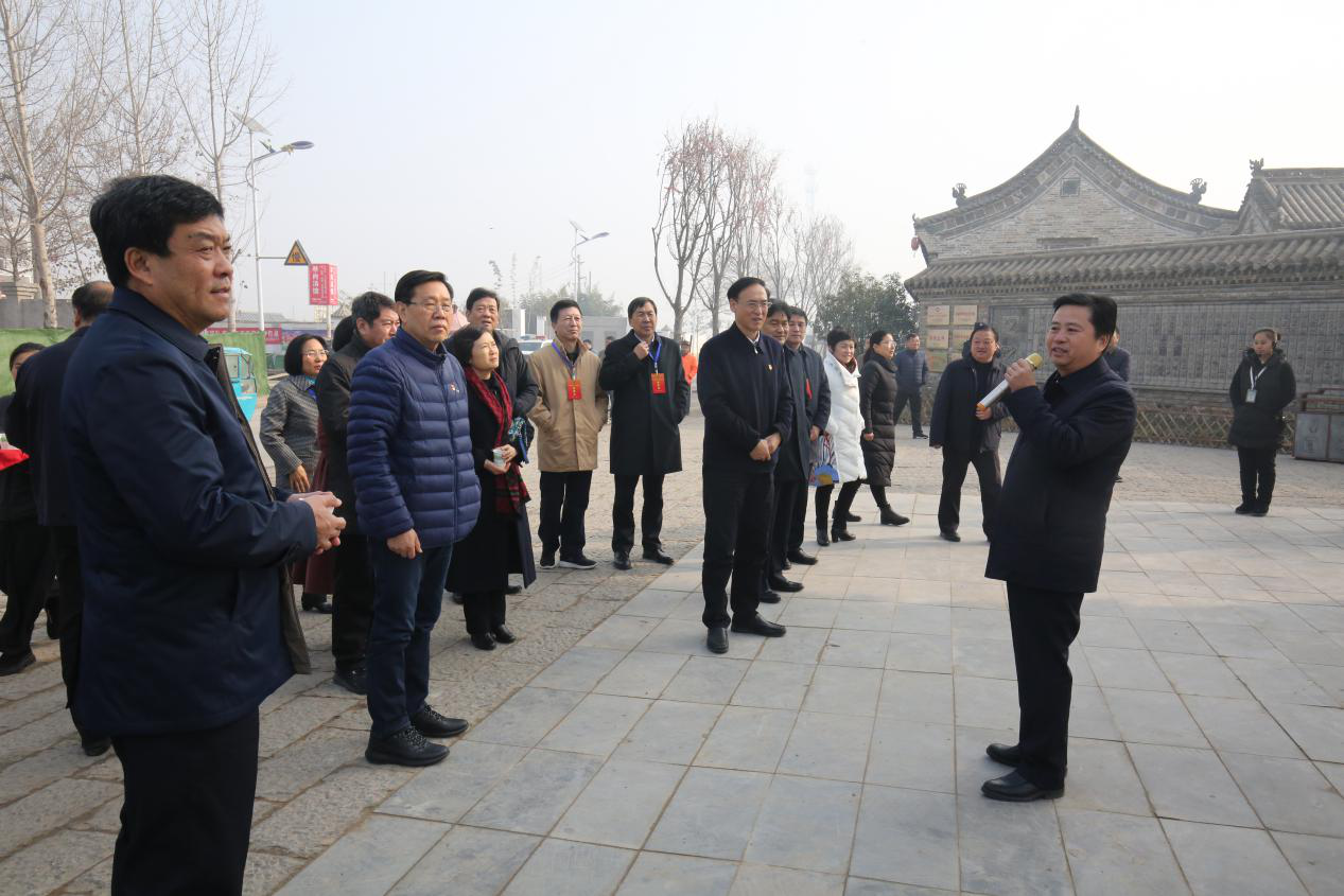 濮阳市人大常委会主任徐兰峰,副主任管永国,市政府副市长黄守玺,华龙